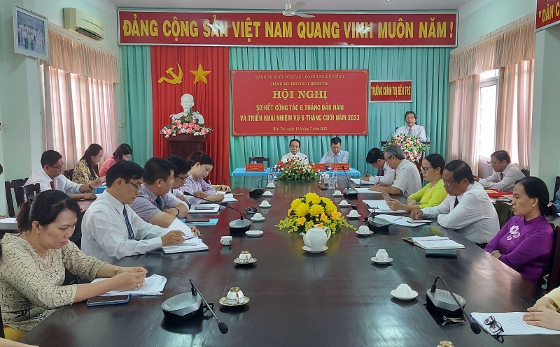 Toàn cảnh hội nghị.