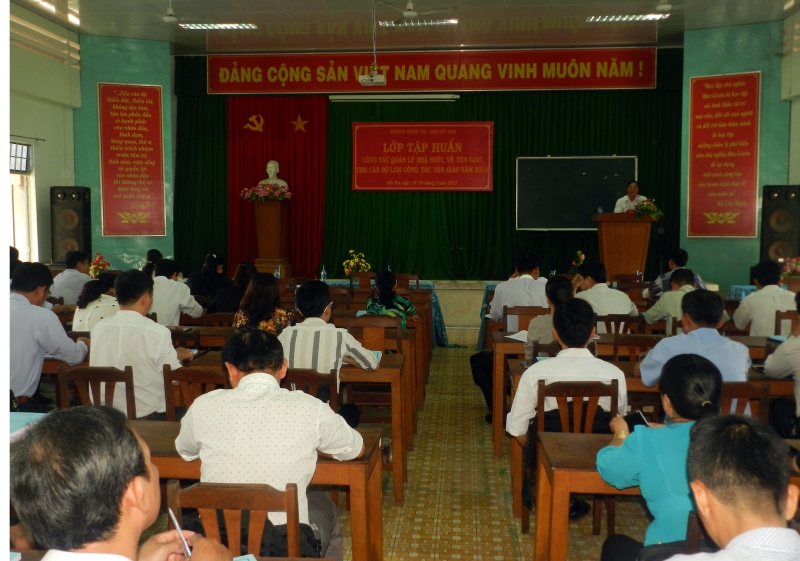 Toàn cảnh buổi tổng kết, bế giảng.