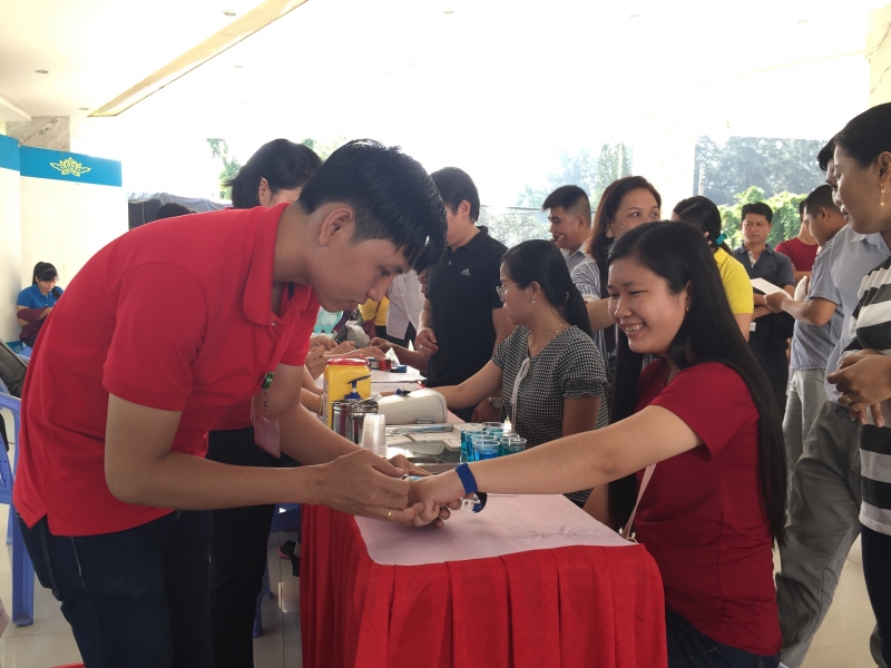 Kiểm tra sàng lọc trước khi cho máu