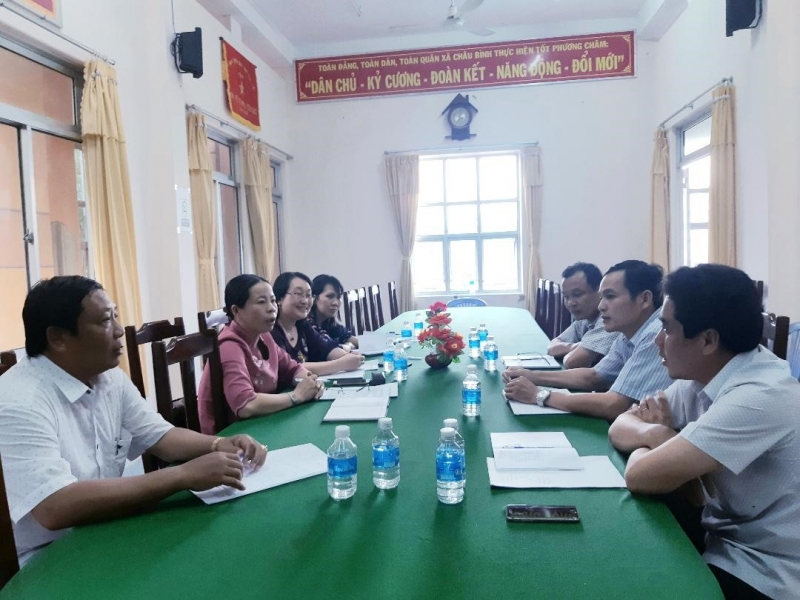 Đoàn nghiên cứu thực tế trao đổi, làm vệc với lãnh đạo Đảng ủy và UBND xã Châu Bình.