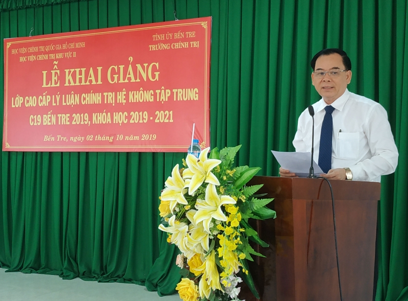 Đồng chí Trần Ngọc Tam, Phó Bí thư Thường trực Tỉnh ủy phát biểu chỉ đạo lớp học.