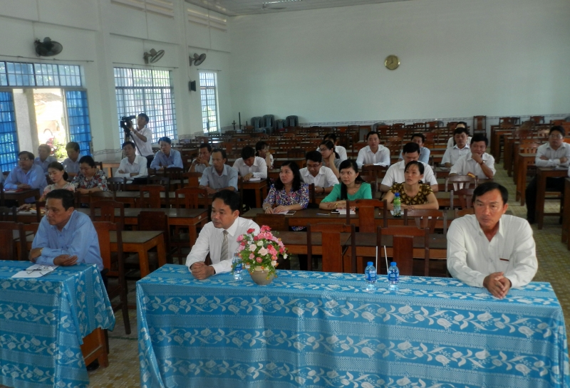 Đại biểu và học viên dự khai giảng.