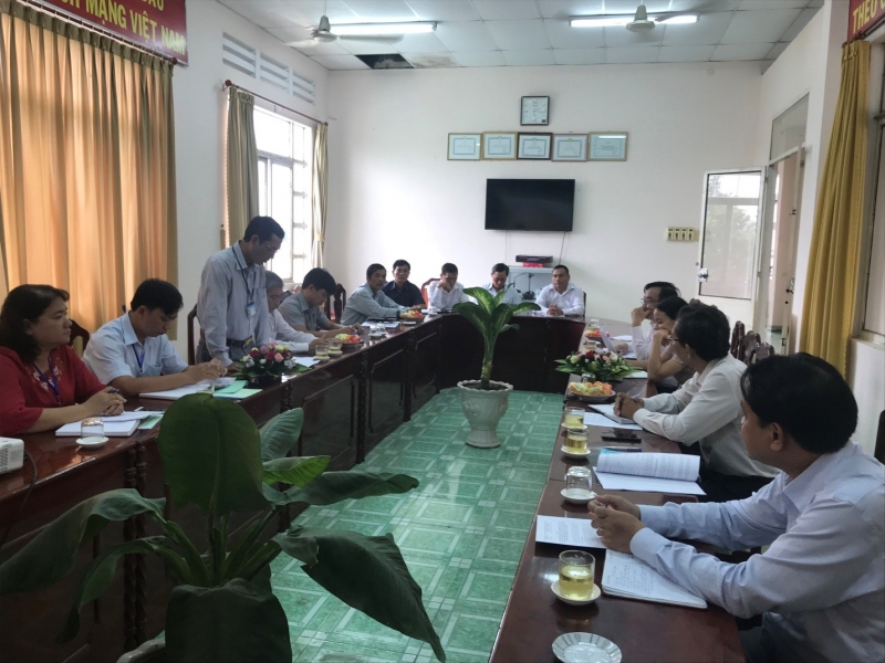 Đoàn dự và làm việc cùng với lãnh đạo Đảng ủy, Ủy ban nhân dân xã Tân Quy Tây.
