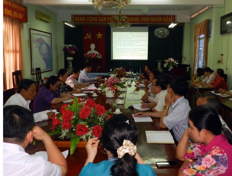 Toàn cảnh buổi sinh hoạt thông tin thời sự.