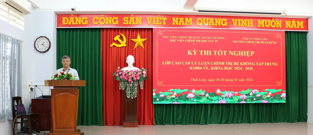 PGS, TS. Nguyễn Xuân Phong Phó Giám đốc Học viện Chính trị khu vực IV, Phó Chủ tịch Thường trực Hội đồng thi phát biểu khai mạc kỳ thi tốt nghiệp lớp Cao cấp LLCT K18B4-VL